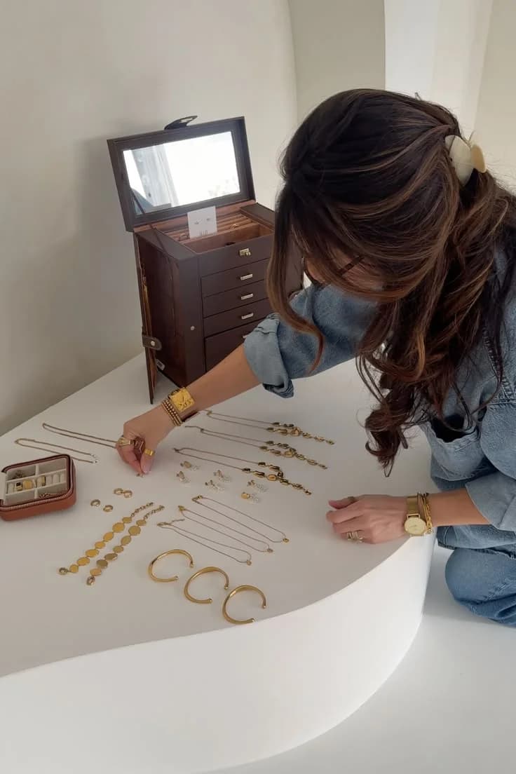 Detalle de joyas y materiales